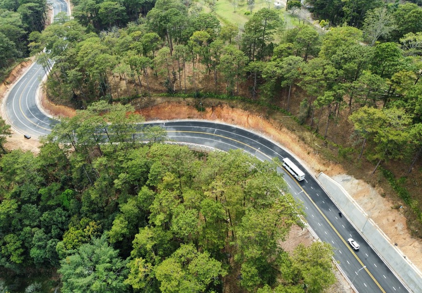 Cung đèo hơn 550 tỷ sở hữu mặt đường rộng nhất Việt Nam vừa sạt lở vẫn còn bảo hành 1 tháng- Ảnh 2. Cung đèo hơn 550 tỷ sở hữu mặt đường rộng nhất Việt Nam vừa sạt lở vẫn còn bảo hành 1 tháng- Ảnh 2.