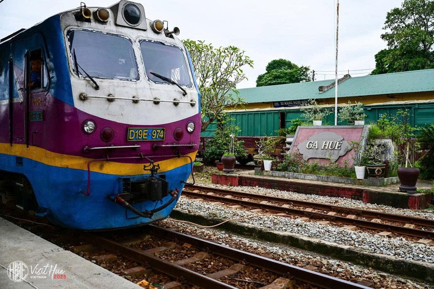 Nhà ga hơn trăm tuổi lâu đời bậc nhất Việt Nam, được xây từ thời Pháp thuộc vừa trở thành biểu tượng du lịch mới của vùng đất cố đô- Ảnh 2.