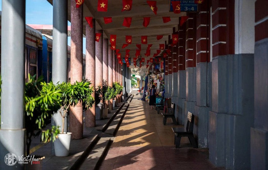 Nhà ga hơn trăm tuổi lâu đời bậc nhất Việt Nam, được xây từ thời Pháp thuộc vừa trở thành biểu tượng du lịch mới của vùng đất cố đô- Ảnh 7.