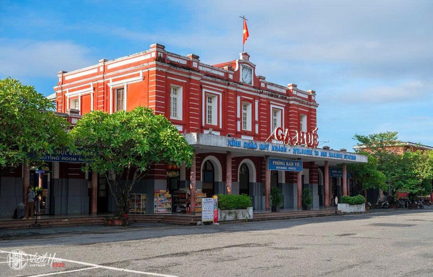 Nhà ga hơn trăm tuổi lâu đời bậc nhất Việt Nam, được xây từ thời Pháp thuộc vừa trở thành biểu tượng du lịch mới của vùng đất cố đô- Ảnh 4.
