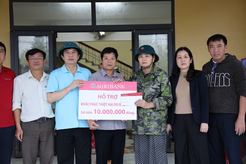 Ngay trong tâm lũ, Agribank hỗ trợ khẩn cấp 11 tỷ đồng các tỉnh Nam Trung Bộ và Tây Nguyên - Ảnh 5.