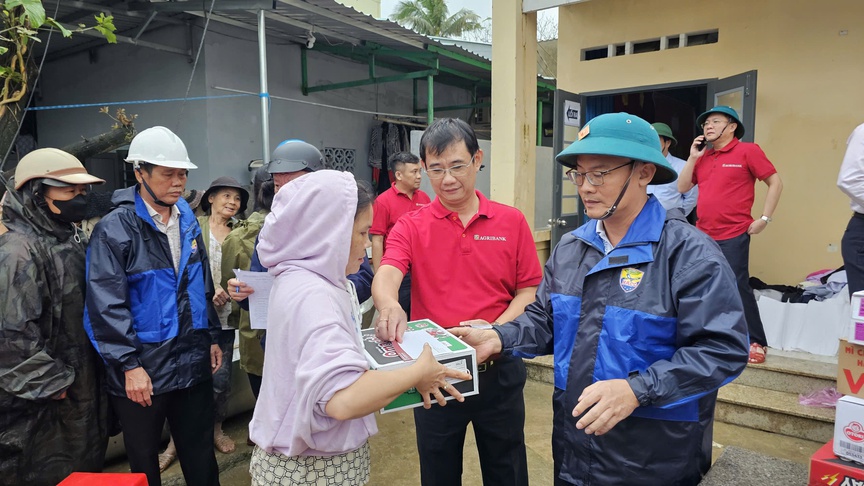 Ngay trong tâm lũ, Agribank hỗ trợ khẩn cấp 11 tỷ đồng các tỉnh Nam Trung Bộ và Tây Nguyên - Ảnh 3.