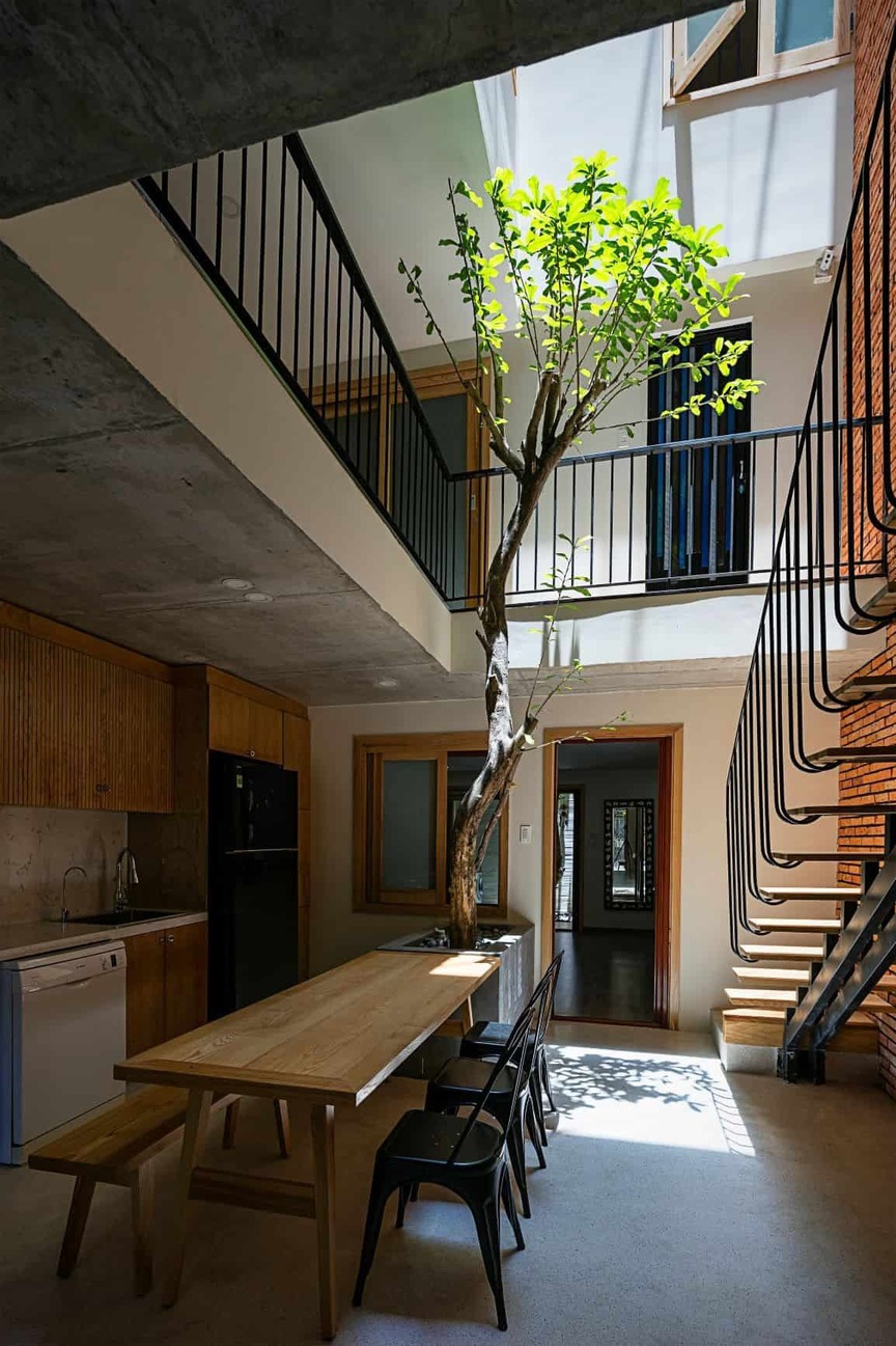 Khám phá không gian nhiệt đới đương đại trong ngôi nhà 115m2 giữa lòng Đà Nẵng- Ảnh 3. Khám phá không gian nhiệt đới đương đại trong ngôi nhà 115m2 giữa lòng Đà Nẵng- Ảnh 3.