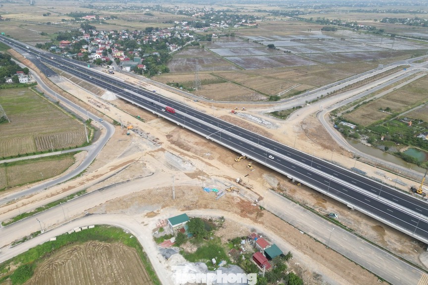Chính thức thông xe cầu vượt trên đoạn tuyến cao tốc có lượng xe đi lại đông nhất miền Bắc- Ảnh 1.