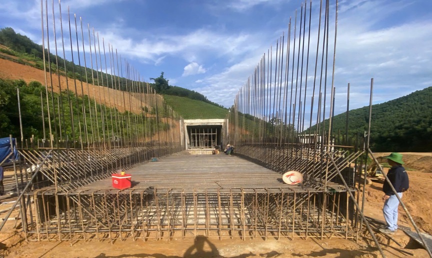 Cienco8 gặp khó khi làm dự án giao thông quan trọng tại tỉnh rộng thứ 2 miền Bắc- Ảnh 1. Cienco8 gặp khó khi làm dự án giao thông quan trọng tại tỉnh rộng thứ 2 miền Bắc- Ảnh 1.