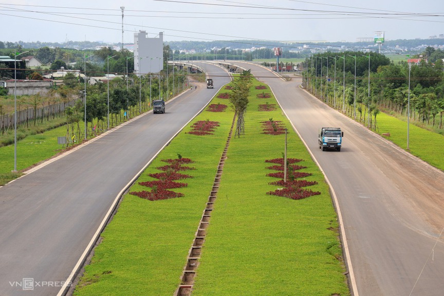 Gần một tháng nữa, 2 trục xương sống trọng điểm kết nối sân bay lớn nhất Việt Nam sẽ thông xe- Ảnh 2.