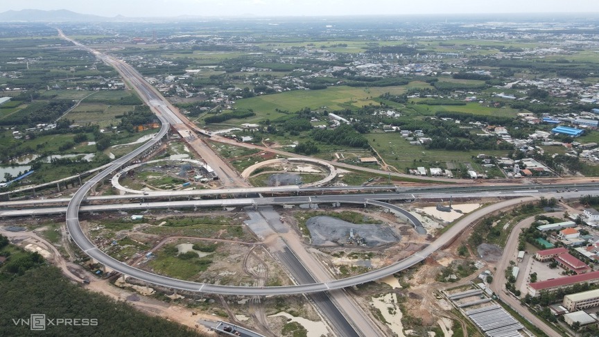 Gần một tháng nữa, 2 trục xương sống trọng điểm kết nối sân bay lớn nhất Việt Nam sẽ thông xe- Ảnh 3.
