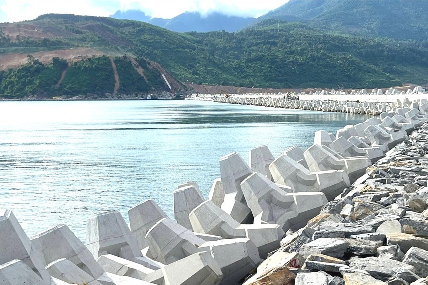 Hơn 1 tháng nữa, hoàn thành cảng biển 34.000 tỷ đồng lớn nhất miền Trung
- Ảnh 2.