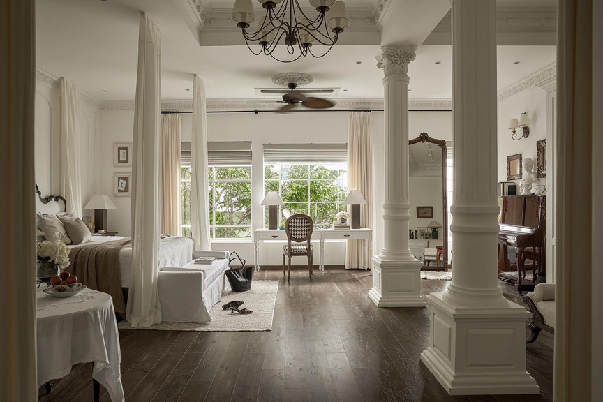 Ngôi nhà hơn 20 năm tuổi ‘lột xác’ ngoạn mục: Từ kiến trúc lệch tầng cũ kỹ thành không gian châu Âu trắng tinh giản- Ảnh 8.