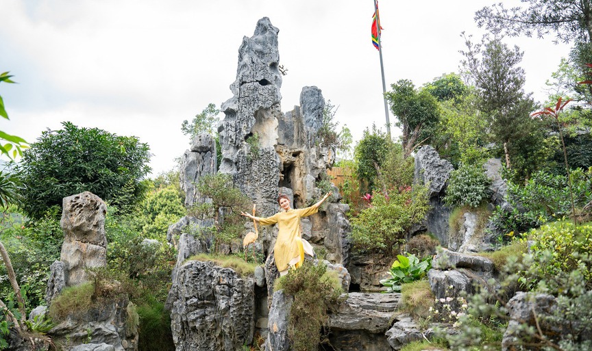 NSND trẻ nhất Việt Nam sở hữu biệt phủ 8.000m2 ở ngoại thành: Hòn non bộ cao bằng nhà 2 tầng, điện thờ hướng ra dãy núi Ba Vì- Ảnh 7. NSND trẻ nhất Việt Nam sở hữu biệt phủ 8.000m2 ở ngoại thành: Hòn non bộ cao bằng nhà 2 tầng, điện thờ hướng ra dãy núi Ba Vì- Ảnh 7.