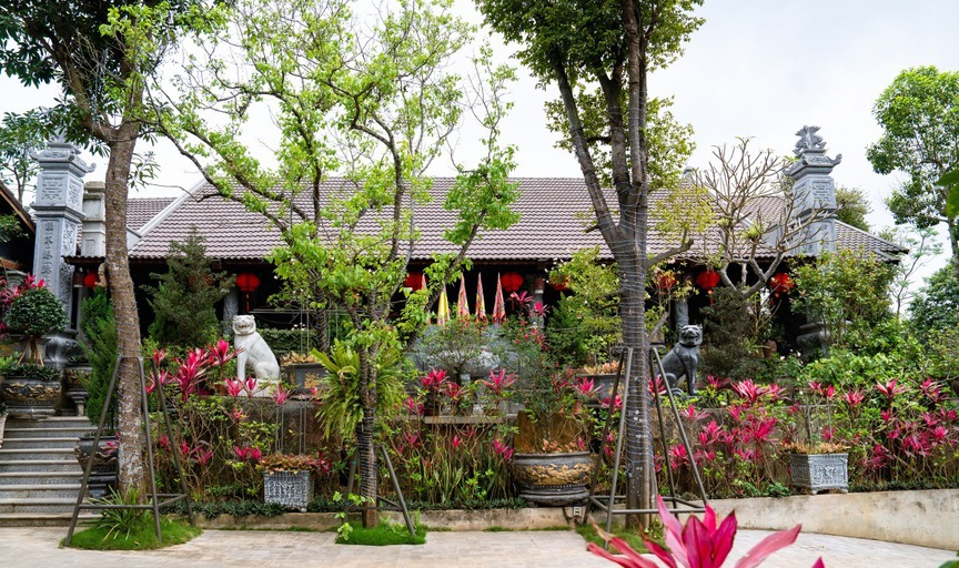 NSND trẻ nhất Việt Nam sở hữu biệt phủ 8.000m2 ở ngoại thành: Hòn non bộ cao bằng nhà 2 tầng, điện thờ hướng ra dãy núi Ba Vì- Ảnh 4. NSND trẻ nhất Việt Nam sở hữu biệt phủ 8.000m2 ở ngoại thành: Hòn non bộ cao bằng nhà 2 tầng, điện thờ hướng ra dãy núi Ba Vì- Ảnh 4.