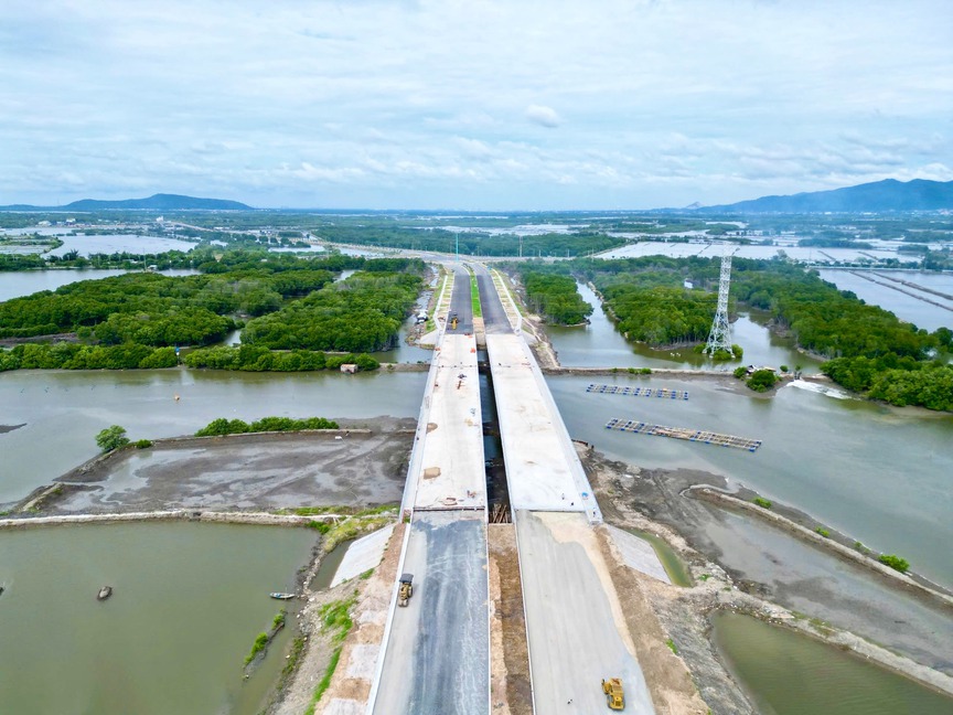 Tuyến đường ven biển 7.000 tỷ kết nối TP. HCM với tỉnh rộng nhất Việt Nam tín hiệu tích cực sau hơn 2 năm khởi công- Ảnh 2.