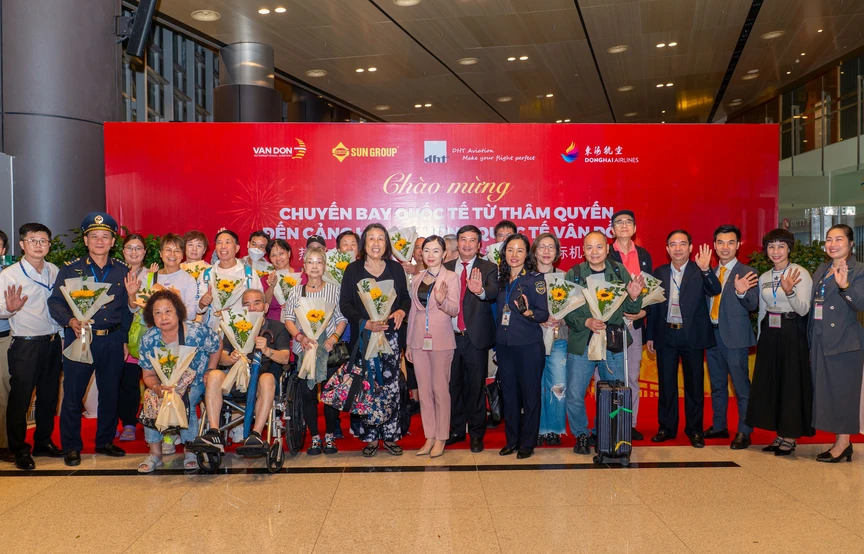 Đường bay charter Vân Đồn - Thâm Quyến khởi động, Quảng Ninh hút khách Trung Quốc- Ảnh 1.