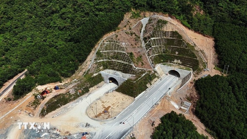 Hầm xuyên núi duy nhất trên tuyến cao tốc Bắc - Nam qua Hà Tĩnh: Công trình kỳ vĩ thi công trên địa chất rời rạc, công nghệ NATM của Áo- Ảnh 1.