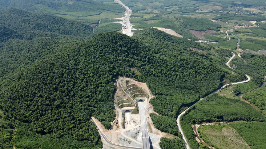 Hầm xuyên núi duy nhất trên tuyến cao tốc Bắc - Nam qua Hà Tĩnh: Công trình kỳ vĩ thi công trên địa chất rời rạc, công nghệ NATM của Áo- Ảnh 2.