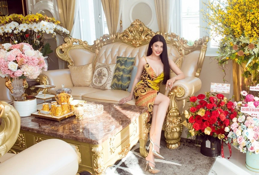 ‘Phú bà miền Tây’ rao bán biệt thự ở vị trí ‘long mạch’ với mức giá bất ngờ- Ảnh 2. ‘Phú bà miền Tây’ rao bán biệt thự ở vị trí ‘long mạch’ với mức giá bất ngờ- Ảnh 2.