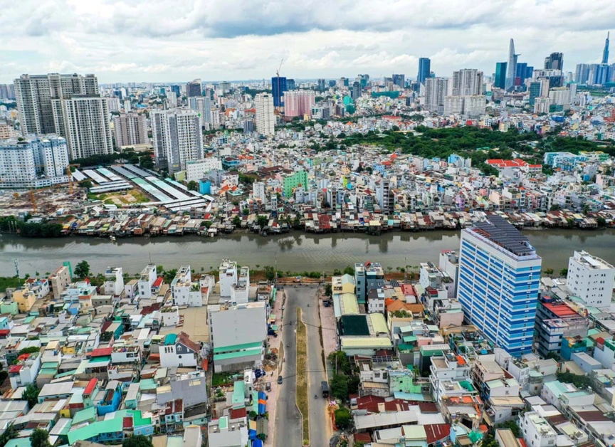 Ven bờ kênh Tẻ, TP. HCM. Nguồn ảnh: Báo Thanh niên Ven bờ kênh Tẻ, TP. HCM. Nguồn ảnh: Báo Thanh niên