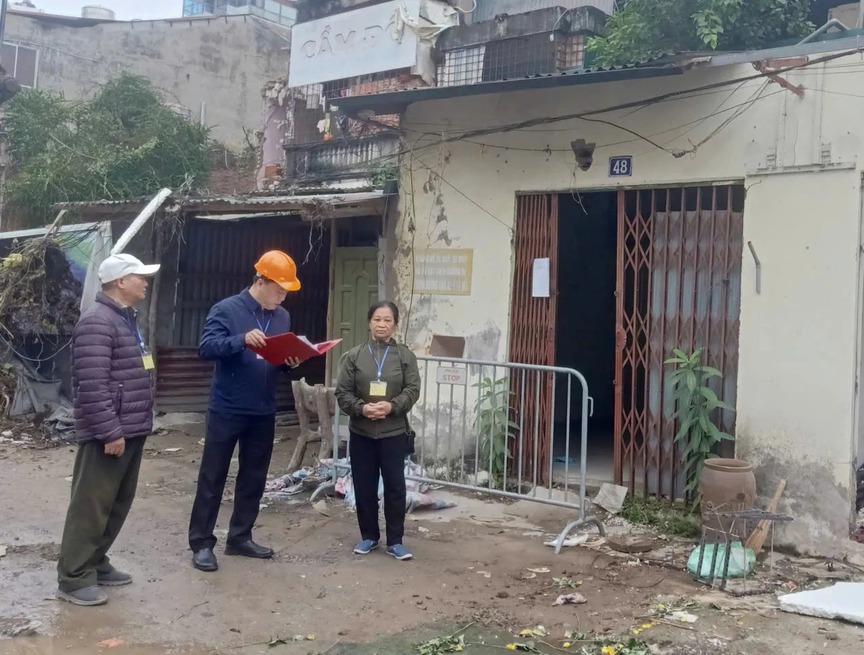 Hà Nội cưỡng chế 2 ngôi nhà làm tuyến đường nội đô 'đắt nhất hành tinh'- Ảnh 1. Hà Nội cưỡng chế 2 ngôi nhà làm tuyến đường nội đô 'đắt nhất hành tinh'- Ảnh 1.