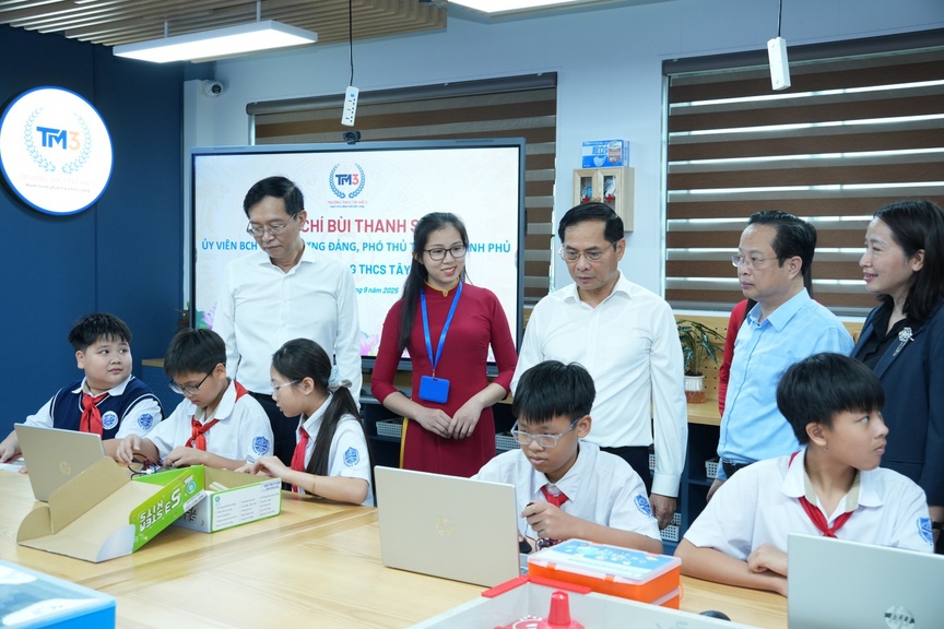 STEM Innovation Petrovietnam: Thắp sáng "nguồn năng lượng tri thức" cho tương lai đất nước- Ảnh 2. STEM Innovation Petrovietnam: Thắp sáng "nguồn năng lượng tri thức" cho tương lai đất nước- Ảnh 2.