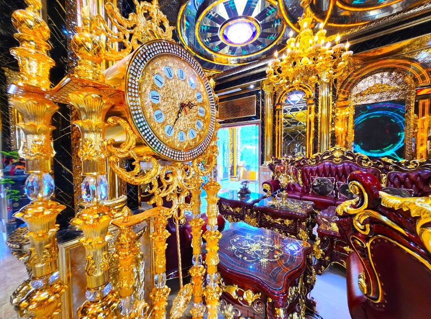 Lâu đài dát vàng gần 100 tỷ của ‘đại gia đồng nát’: Huy động hàng trăm người xây dựng, từng phải tháo dỡ 1 phần công trình trái phép- Ảnh 4. Lâu đài dát vàng gần 100 tỷ của ‘đại gia đồng nát’: Huy động hàng trăm người xây dựng, từng phải tháo dỡ 1 phần công trình trái phép- Ảnh 4.