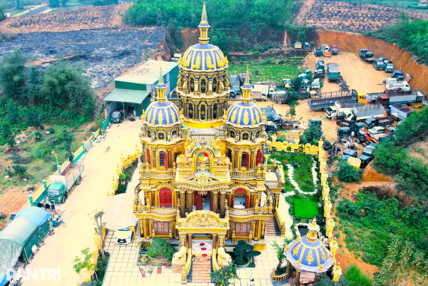 Lâu đài dát vàng gần 100 tỷ của ‘đại gia đồng nát’: Huy động hàng trăm người xây dựng, từng phải tháo dỡ 1 phần công trình trái phép- Ảnh 1. Lâu đài dát vàng gần 100 tỷ của ‘đại gia đồng nát’: Huy động hàng trăm người xây dựng, từng phải tháo dỡ 1 phần công trình trái phép- Ảnh 1.