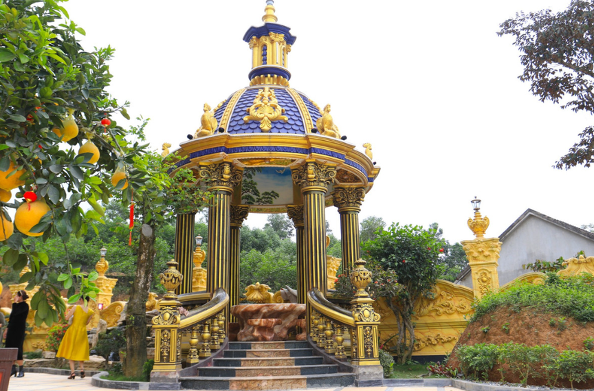 Lâu đài dát vàng gần 100 tỷ của ‘đại gia đồng nát’: Huy động hàng trăm người xây dựng, từng phải tháo dỡ 1 phần công trình trái phép- Ảnh 7. Lâu đài dát vàng gần 100 tỷ của ‘đại gia đồng nát’: Huy động hàng trăm người xây dựng, từng phải tháo dỡ 1 phần công trình trái phép- Ảnh 7.