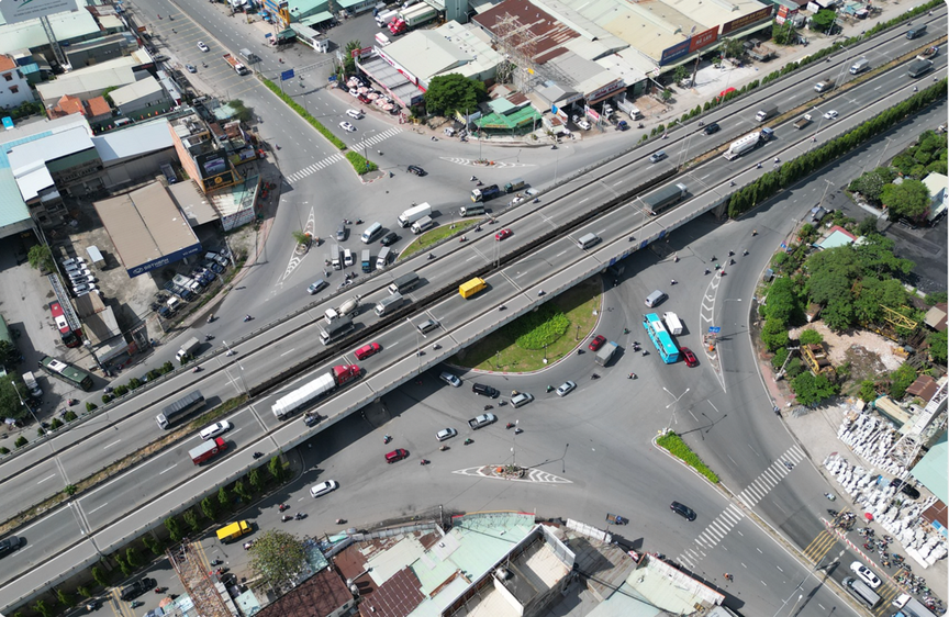 Quốc lộ 13 'trở mình', diện mạo mới cho bất động sản Đông Bắc TP.HCM- Ảnh 1.