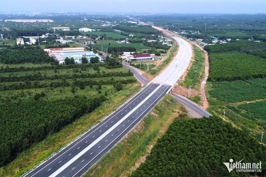 Chạy đua nước rút, đưa tuyến cao tốc hơn 21.000 tỷ kết nối 2 tỉnh thành giàu nhất cả nước sớm về đích- Ảnh 2. Chạy đua nước rút, đưa tuyến cao tốc hơn 21.000 tỷ kết nối 2 tỉnh thành giàu nhất cả nước sớm về đích- Ảnh 2.