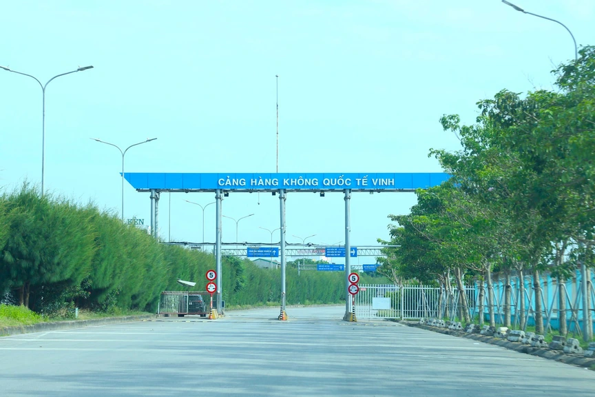 Chỉ 1 tháng nữa, sân bay quốc tế lớn tại miền Trung sẽ đón khách sau 5 tháng đóng cửa- Ảnh 2. Chỉ 1 tháng nữa, sân bay quốc tế lớn tại miền Trung sẽ đón khách sau 5 tháng đóng cửa- Ảnh 2.