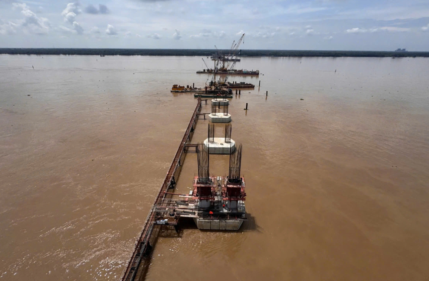 Cầu dây văng lớn thứ 2 Việt Nam, thuộc dự án 8.000 tỷ rút ngắn khoảng 80km từ miền Tây đến TP. HCM: Dần thành hình sau 1 năm khởi công- Ảnh 1. Cầu dây văng lớn thứ 2 Việt Nam, thuộc dự án 8.000 tỷ rút ngắn khoảng 80km từ miền Tây đến TP. HCM: Dần thành hình sau 1 năm khởi công- Ảnh 1.