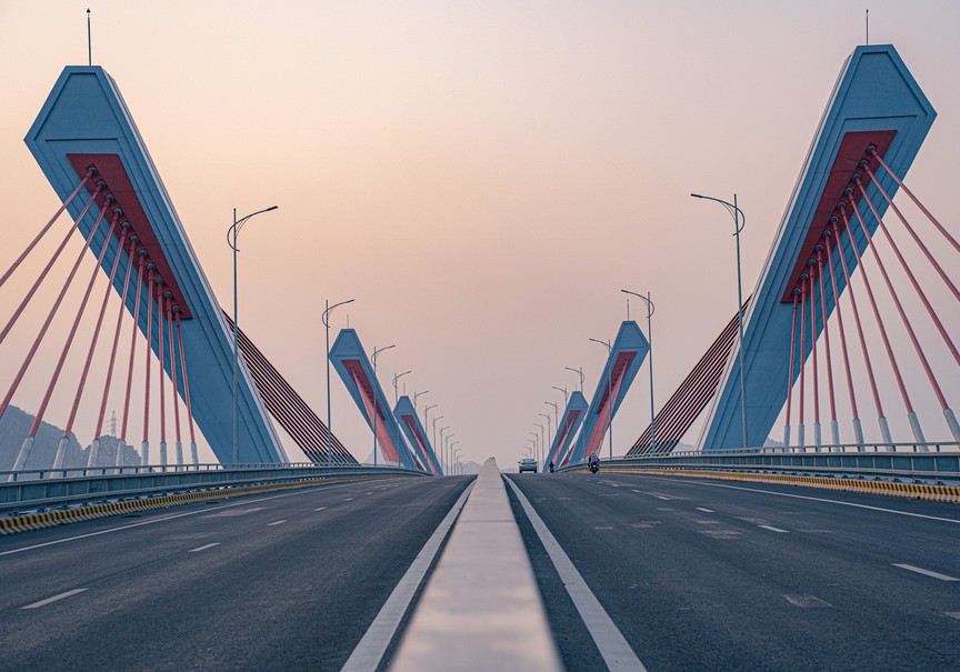 Siêu cầu dây văng lọt TOP nhiều nhịp nhất thế giới: Do người Việt xây dựng, nằm trên tuyến cao tốc đắt nhất cả nước- Ảnh 3. Siêu cầu dây văng lọt TOP nhiều nhịp nhất thế giới: Do người Việt xây dựng, nằm trên tuyến cao tốc đắt nhất cả nước- Ảnh 3.