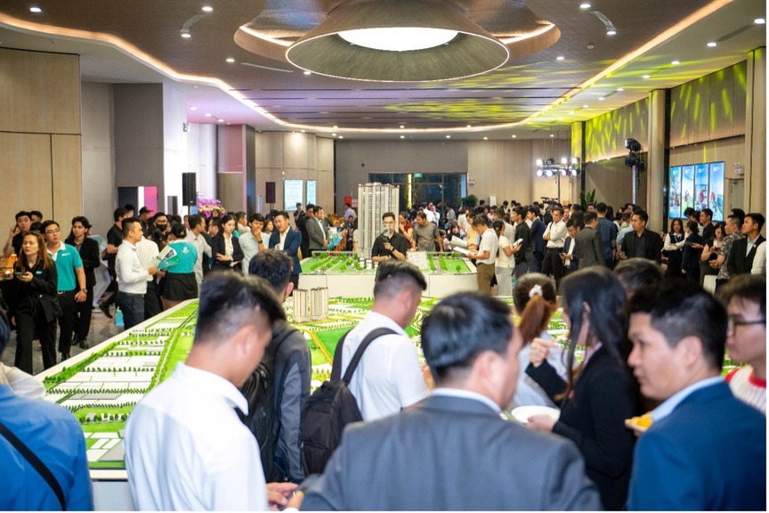 Bất động sản tăng tốc đón nguồn cung mới, môi giới bận rộn dịp cuối năm- Ảnh 3. Bất động sản tăng tốc đón nguồn cung mới, môi giới bận rộn dịp cuối năm- Ảnh 3.