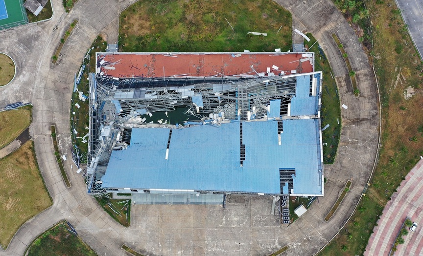 Cảnh hoang tàn, đổ nát bên trong khu phức hợp thể thao quy mô nhất tỉnh Quảng Ninh- Ảnh 1. Cảnh hoang tàn, đổ nát bên trong khu phức hợp thể thao quy mô nhất tỉnh Quảng Ninh- Ảnh 1.