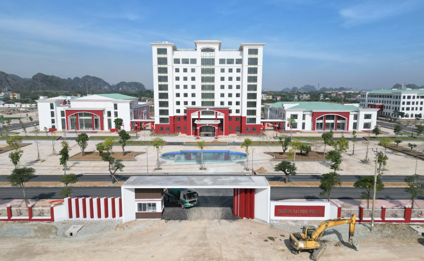 Chưa đầy 1 tuần nữa, trường đại học nghìn tỷ bỏ hoang gần 2 thập kỷ chính thức khánh thành- Ảnh 1. Chưa đầy 1 tuần nữa, trường đại học nghìn tỷ bỏ hoang gần 2 thập kỷ chính thức khánh thành- Ảnh 1.
