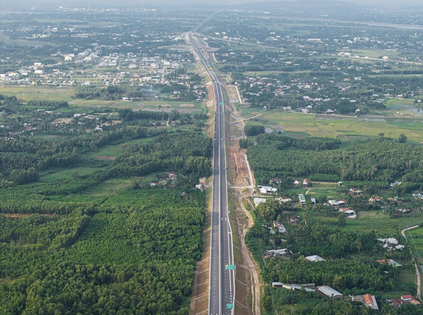Chỉ 7 ngày nữa, chính thức khánh thành cao tốc 20.400 tỷ với 3 hầm xuyên núi: Giảm tải cho quốc lộ dài nhất Việt Nam- Ảnh 1. Chỉ 7 ngày nữa, chính thức khánh thành cao tốc 20.400 tỷ với 3 hầm xuyên núi: Giảm tải cho quốc lộ dài nhất Việt Nam- Ảnh 1.