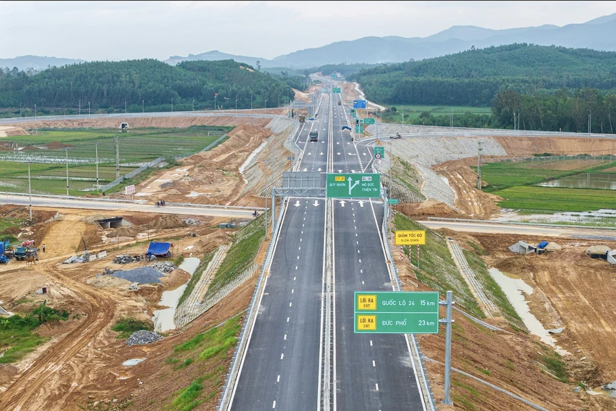 Chỉ 7 ngày nữa, chính thức khánh thành cao tốc 20.400 tỷ với 3 hầm xuyên núi: Giảm tải cho quốc lộ dài nhất Việt Nam- Ảnh 3. Chỉ 7 ngày nữa, chính thức khánh thành cao tốc 20.400 tỷ với 3 hầm xuyên núi: Giảm tải cho quốc lộ dài nhất Việt Nam- Ảnh 3.