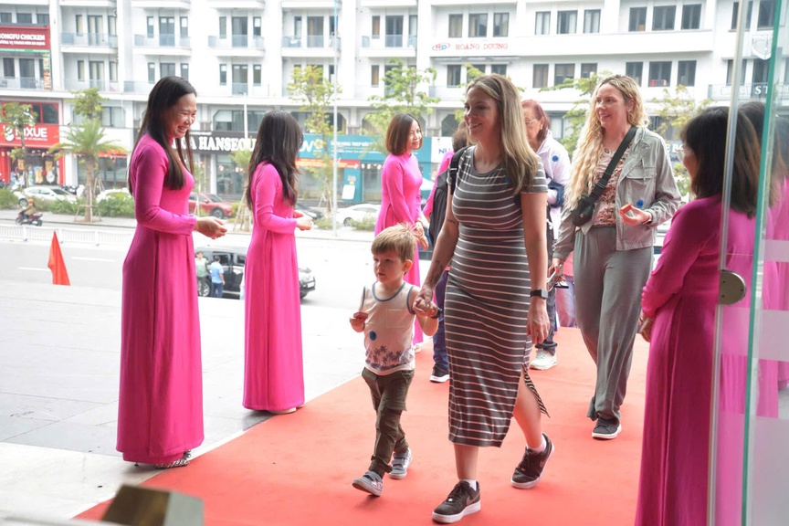 Bảo tàng Quảng Ninh đón vị khách thứ 1 triệu trong năm 2025- Ảnh 2. Bảo tàng Quảng Ninh đón vị khách thứ 1 triệu trong năm 2025- Ảnh 2.