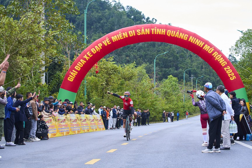 Ngắm khoảnh khắc hơn 400 tay đua chinh phục cung đường "Về miền di sản"- Ảnh 7. Ngắm khoảnh khắc hơn 400 tay đua chinh phục cung đường "Về miền di sản"- Ảnh 7.