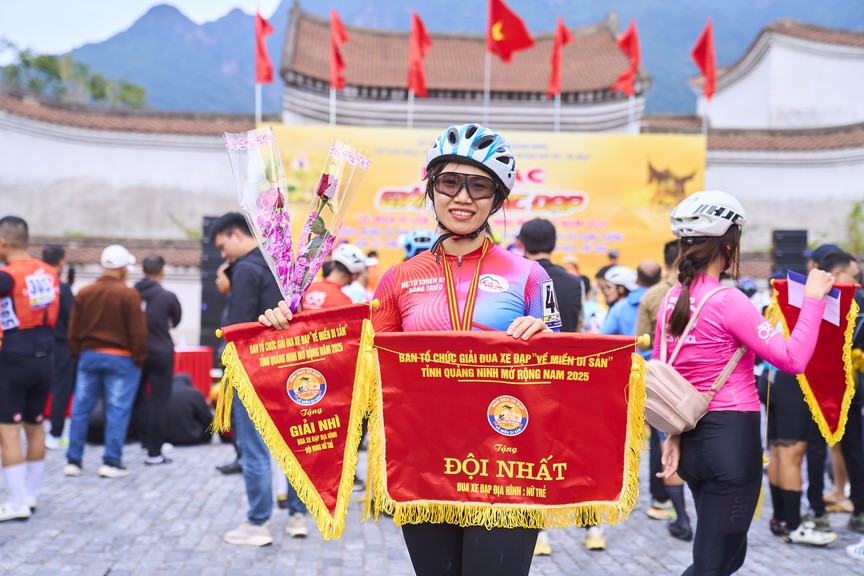 Ngắm khoảnh khắc hơn 400 tay đua chinh phục cung đường "Về miền di sản"- Ảnh 8. Ngắm khoảnh khắc hơn 400 tay đua chinh phục cung đường "Về miền di sản"- Ảnh 8.