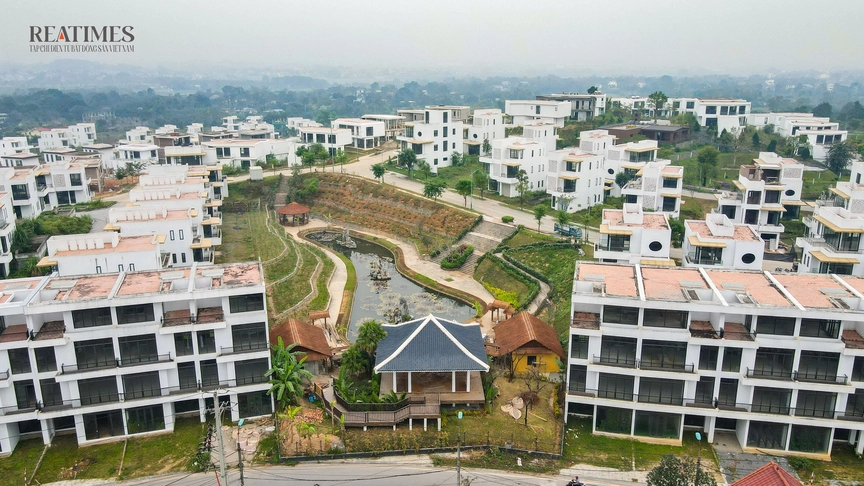 Cỏ dại mọc trong biệt thự, nhà phố không người tại khu đô thị Legacy Hill Hòa Bình- Ảnh 16. Cỏ dại mọc trong biệt thự, nhà phố không người tại khu đô thị Legacy Hill Hòa Bình- Ảnh 16.