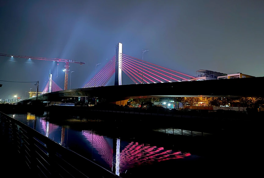 Cầu dây văng đầu tiên ở Thanh Hóa diện mạo đẹp mắt, chính thức thông xe sau 3 ngày nữa- Ảnh 2. Cầu dây văng đầu tiên ở Thanh Hóa diện mạo đẹp mắt, chính thức thông xe sau 3 ngày nữa- Ảnh 2.