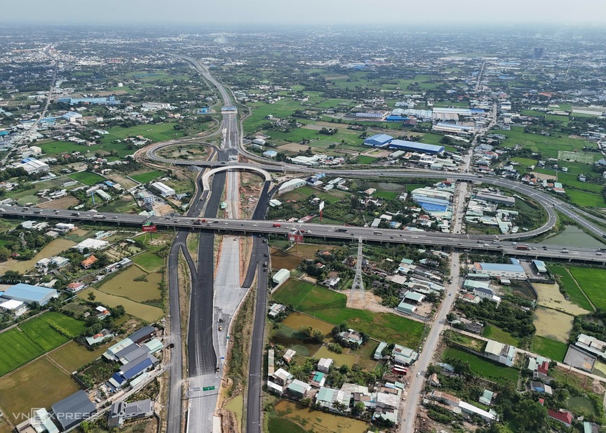 3 ngày tới, siêu nút giao nối 3 cao tốc 115.000 tỷ bắc nhịp TP. HCM với loạt tỉnh thành miền Tây sẽ chính thức thông xe- Ảnh 3. 3 ngày tới, siêu nút giao nối 3 cao tốc 115.000 tỷ bắc nhịp TP. HCM với loạt tỉnh thành miền Tây sẽ chính thức thông xe- Ảnh 3.
