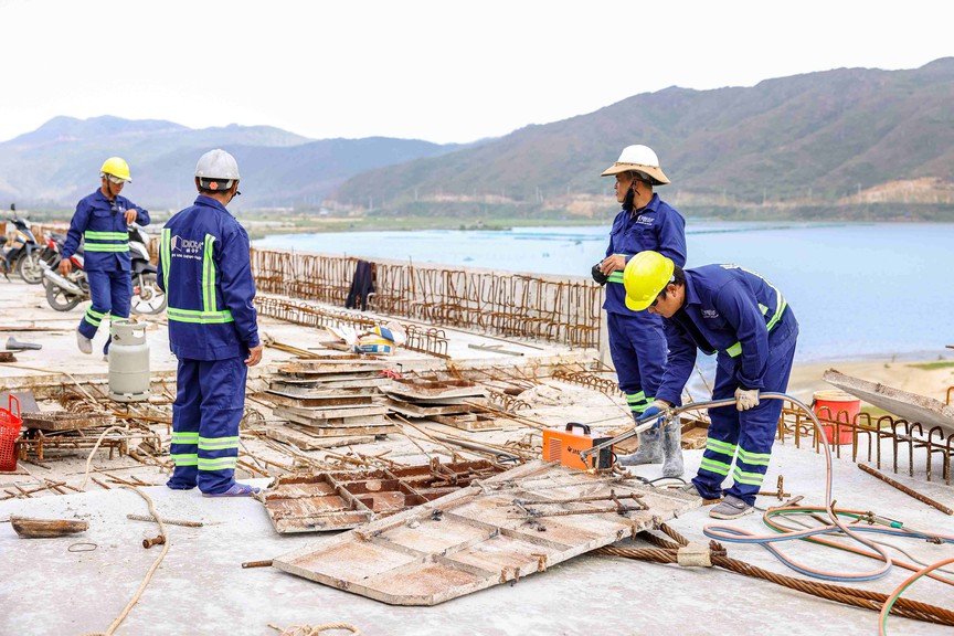 Cầu Hải Giang kết nối trực tiếp dự án MerryLand Quy Nhơn chính thức hợp long- Ảnh 2. Cầu Hải Giang kết nối trực tiếp dự án MerryLand Quy Nhơn chính thức hợp long- Ảnh 2.