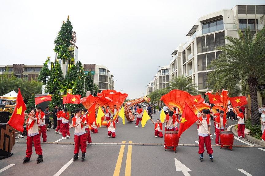 Global Festive: Thắp sáng mùa lễ hội tại The Global City- Ảnh 3. Global Festive: Thắp sáng mùa lễ hội tại The Global City- Ảnh 3.