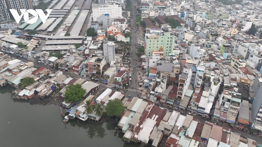 Gấp rút dọn mặt bằng sạch để khởi công dự án cầu đường gần 4.000 tỷ tại TP giàu nhất Việt Nam vào ngày mai- Ảnh 2. Gấp rút dọn mặt bằng sạch để khởi công dự án cầu đường gần 4.000 tỷ tại TP giàu nhất Việt Nam vào ngày mai- Ảnh 2.