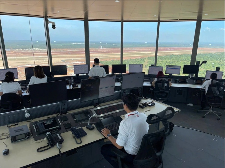 Chưa đầy 24h nữa, siêu sân bay lớn nhất Việt Nam lọt TOP quy mô thế giới sẽ đón chuyến bay thương mại đầu tiên- Ảnh 1. Chưa đầy 24h nữa, siêu sân bay lớn nhất Việt Nam lọt TOP quy mô thế giới sẽ đón chuyến bay thương mại đầu tiên- Ảnh 1.