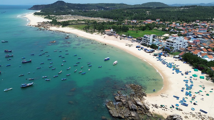 ‘Đảo Robinson Việt Nam’ được đầu tư gần 5.000 tỷ để trở thành điểm đến nghỉ dưỡng cao cấp của miền Trung- Ảnh 1. ‘Đảo Robinson Việt Nam’ được đầu tư gần 5.000 tỷ để trở thành điểm đến nghỉ dưỡng cao cấp của miền Trung- Ảnh 1.