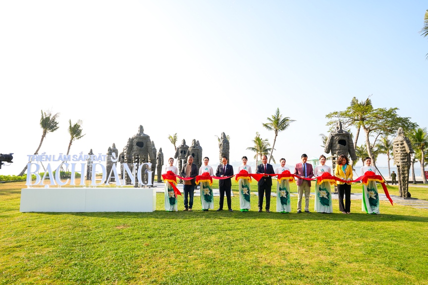 Quảng Ninh: BIM Land khai mạc Triển lãm điêu khắc lấy cảm hứng từ chiến thắng Bạch Đằng- Ảnh 3. Quảng Ninh: BIM Land khai mạc Triển lãm điêu khắc lấy cảm hứng từ chiến thắng Bạch Đằng- Ảnh 3.