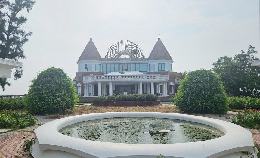 Casino đầu tiên hoạt động hợp pháp tại Việt Nam: Kiến trúc châu Âu với vật liệu xây dựng quý hiếm, nay chìm trong hoang phế- Ảnh 2.