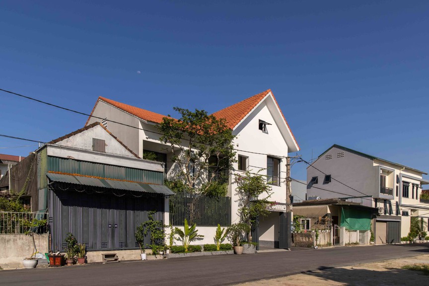 Trở về không gian xưa với ngôi nhà được thiết kế dung hòa 2 thế hệ- Ảnh 1.